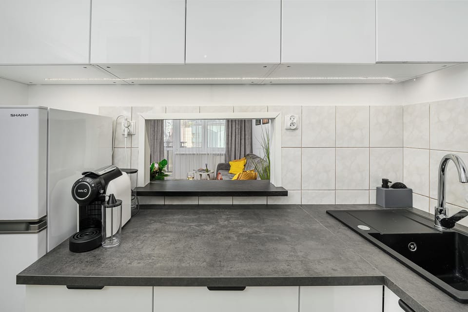 Comfort Apartment, City View | Private kitchen | Coffee/tea maker, fridge, oven, stovetop