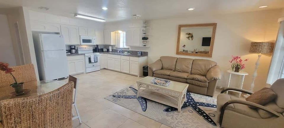 Apartment, 2 Bedrooms | Living area