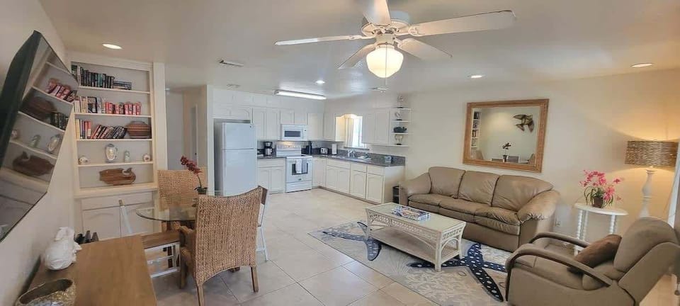 Apartment, 2 Bedrooms | Living area