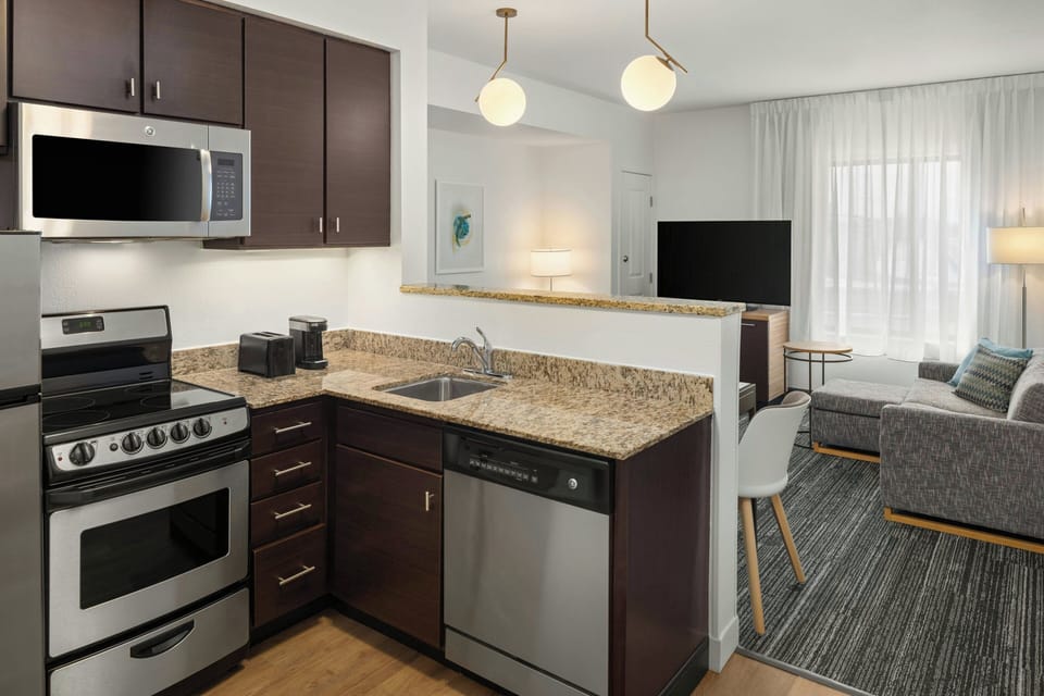 Fridge, microwave, stovetop, dishwasher