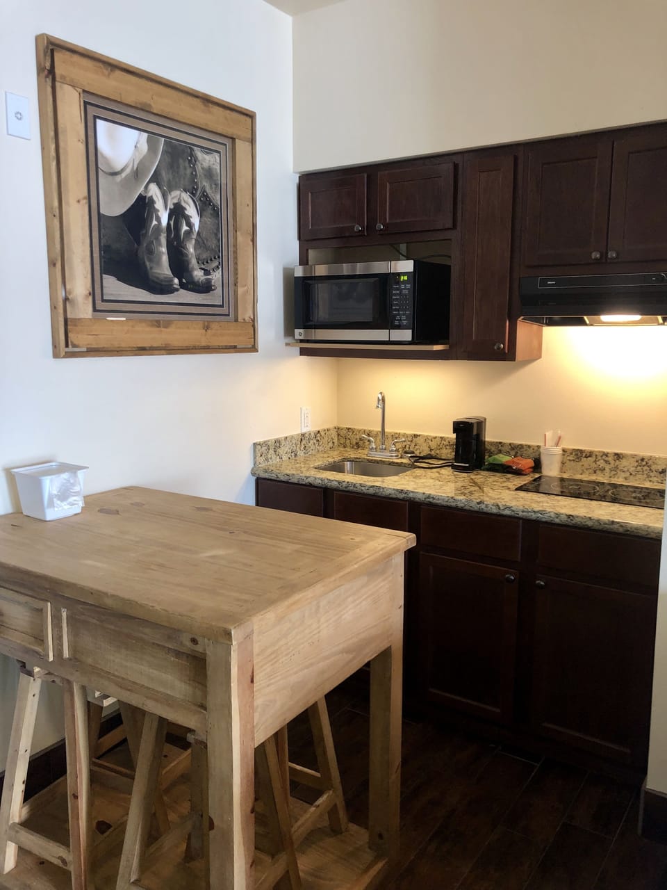 Pillowtop beds, desk, iron/ironing board, free WiFi