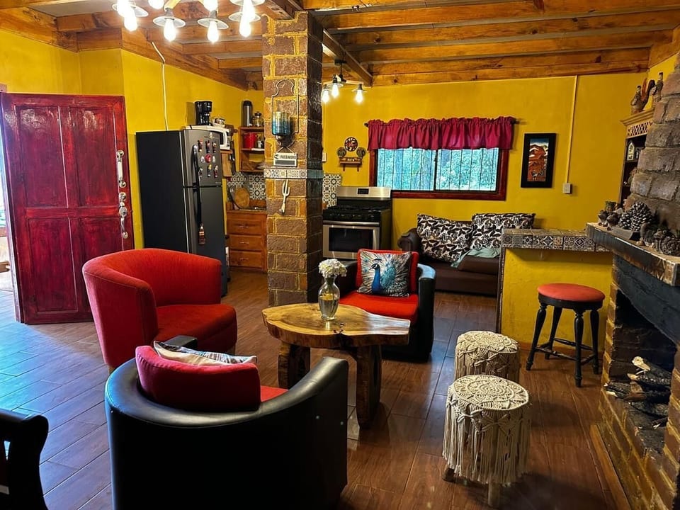 Classic Cottage, Patio, Mountain View | Living area