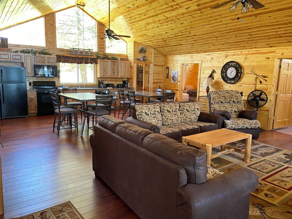 Cabin | Living area | 32-inch LED TV with satellite channels