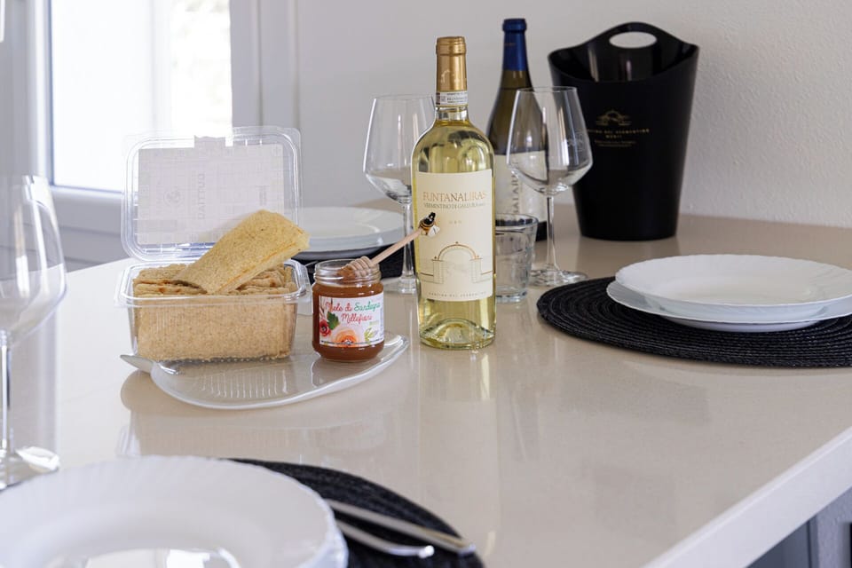 Apartment, Vineyard View | Private kitchen | Full-size fridge, microwave, oven, stovetop