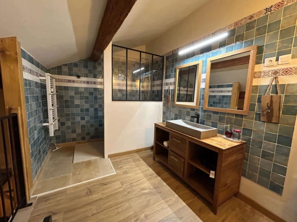 Comfort Room, Garden View | Bathroom