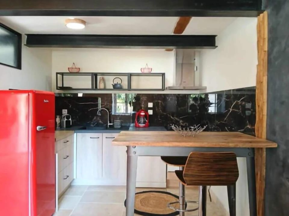 Classic Apartment, Pool View | Private kitchen