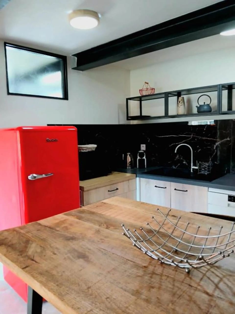 Classic Apartment, Pool View | Private kitchen