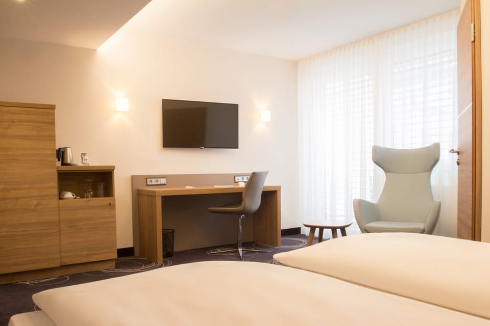 Business Double Room | Premium bedding, minibar, in-room safe, desk