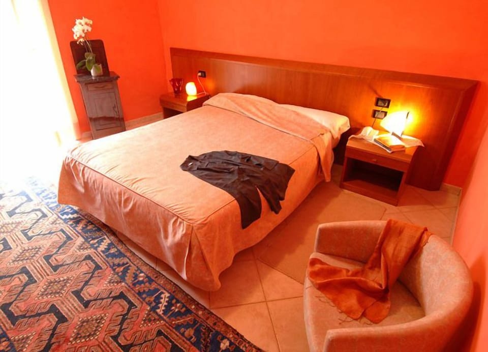 Basic Double Room | In-room safe, desk, laptop workspace, free WiFi