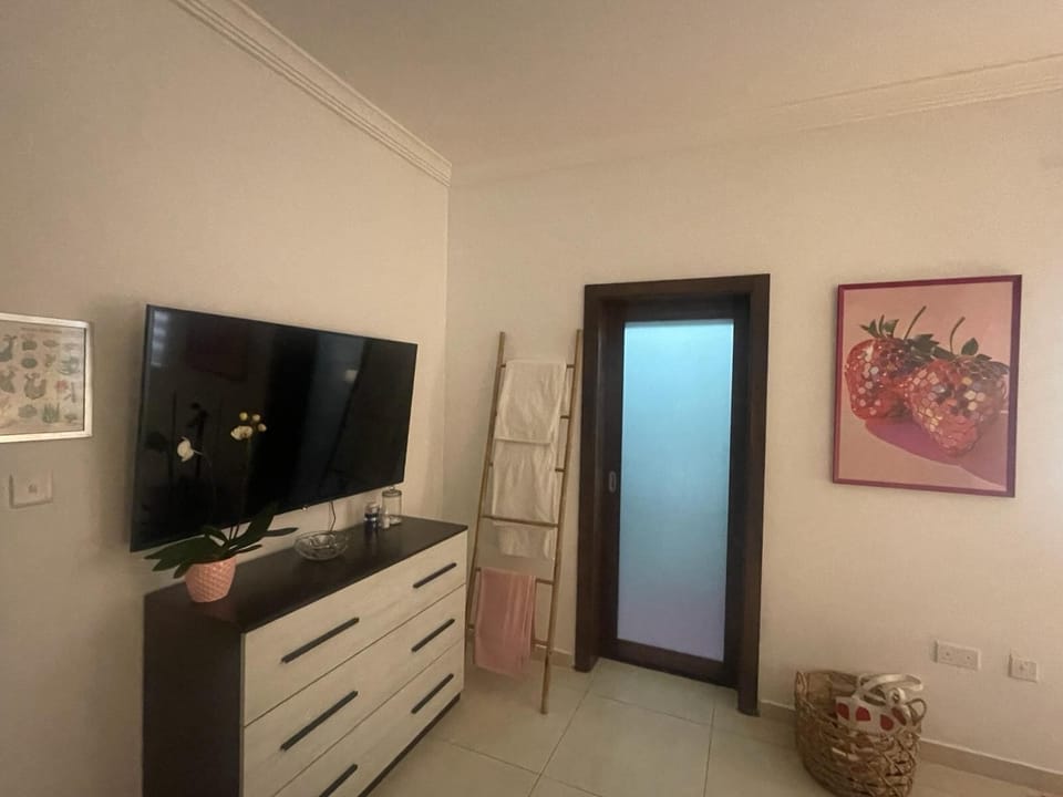 2 bedrooms, in-room safe, iron/ironing board, free WiFi