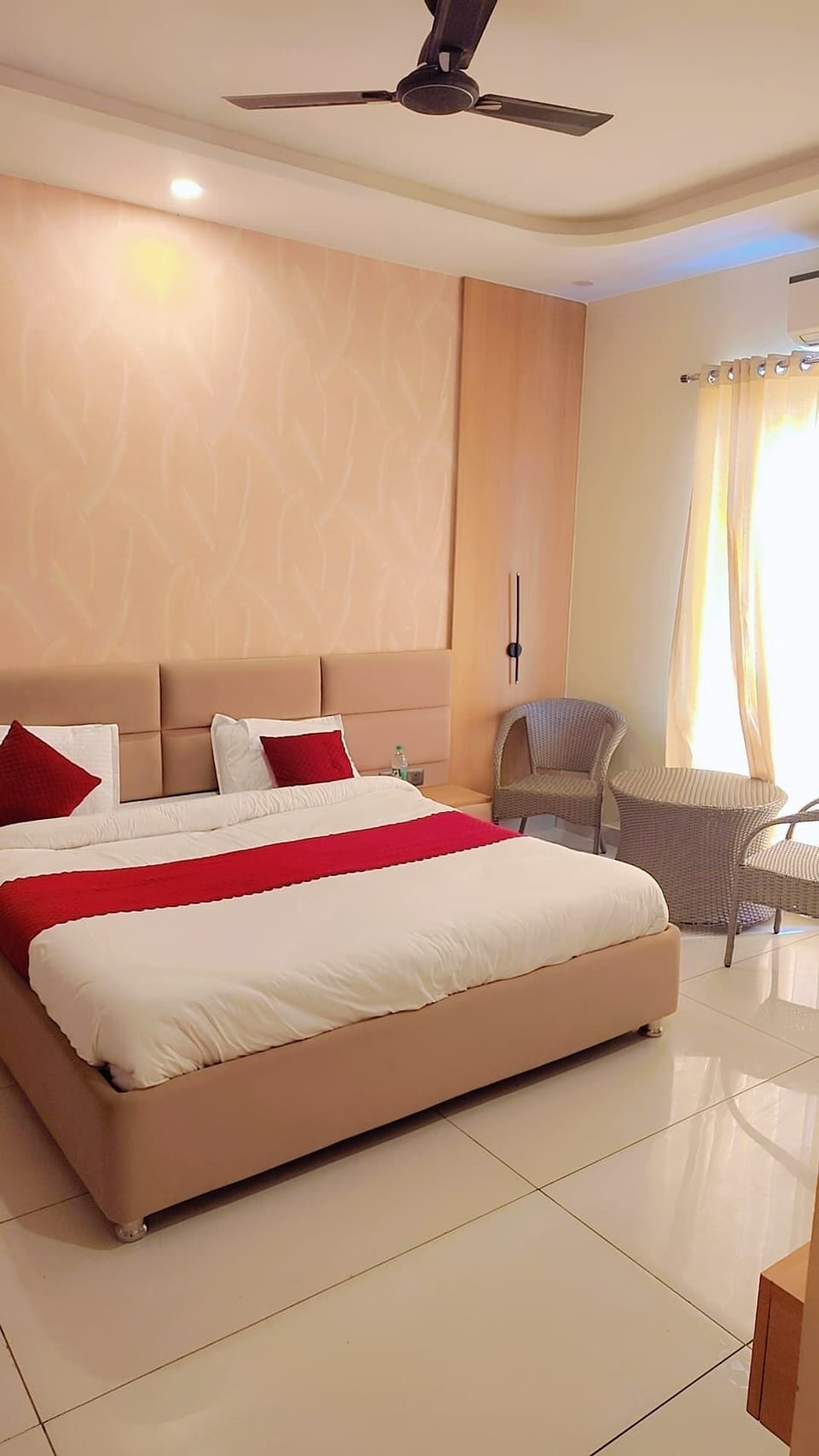 Luxury Double Room, Balcony, City View | Free WiFi, bed sheets