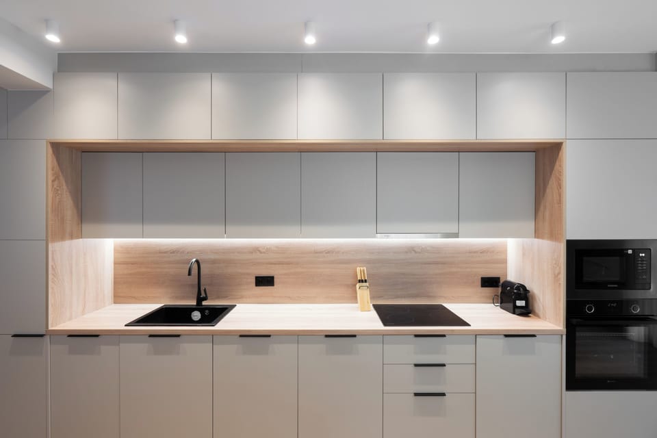 Deluxe Apartment, 4 Bedrooms, City View | Private kitchen | Fridge, microwave, oven, stovetop