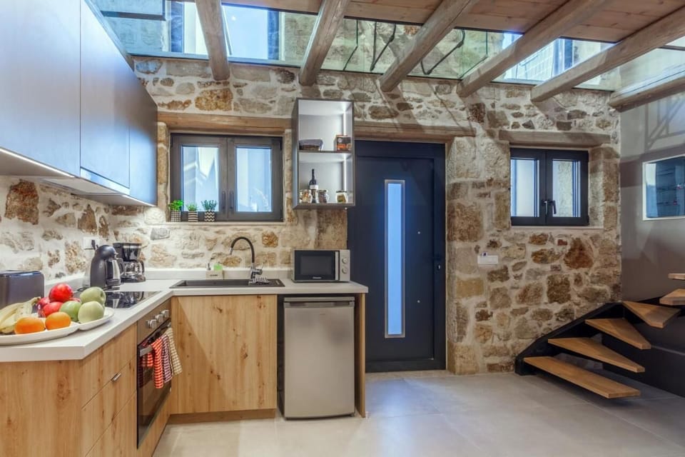 Comfort House, Sea View | Private kitchen | Electric kettle, toaster