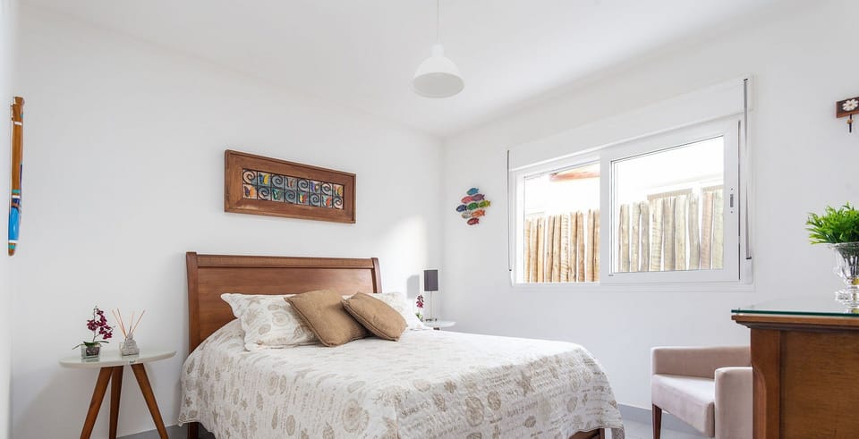 Deluxe House, 3 Bedrooms, Air conditioning, Poolside | 3 bedrooms, blackout drapes, iron/ironing board, WiFi (free)