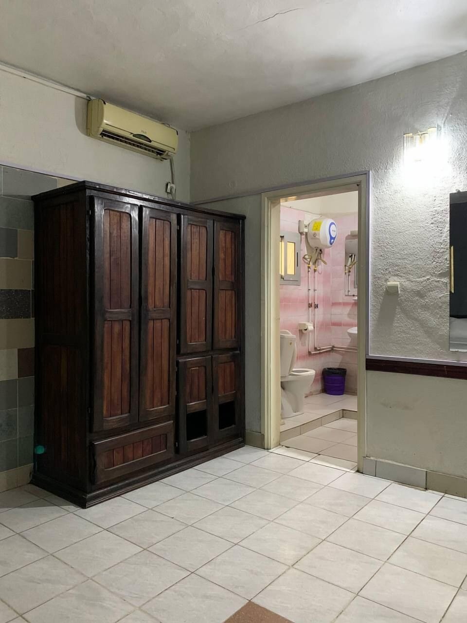Senior Double Room, Balcony, City View | Desk, laptop workspace, soundproofing, iron/ironing board