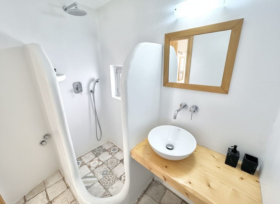 Double Room, Terrace, City View | Bathroom | Shower, rainfall showerhead, hair dryer, towels