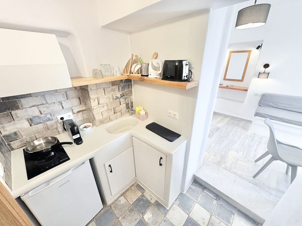 Double Room, 1 Queen Bed with Sofa bed, Balcony, Sea View | Private kitchen | Full-size fridge, espresso maker, electric kettle, toaster