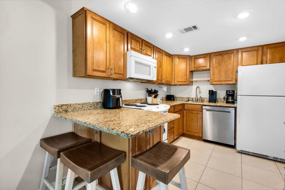 House, 1 King Bed with Sofa bed (Seahorse Siesta) | Private kitchen | Oven, toaster