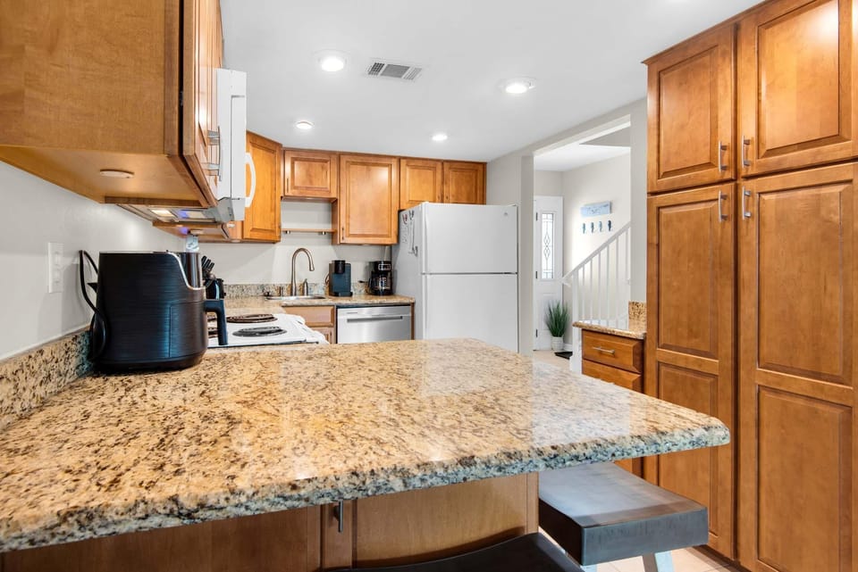 House, 1 King Bed with Sofa bed (Seahorse Siesta) | Private kitchen | Oven, toaster