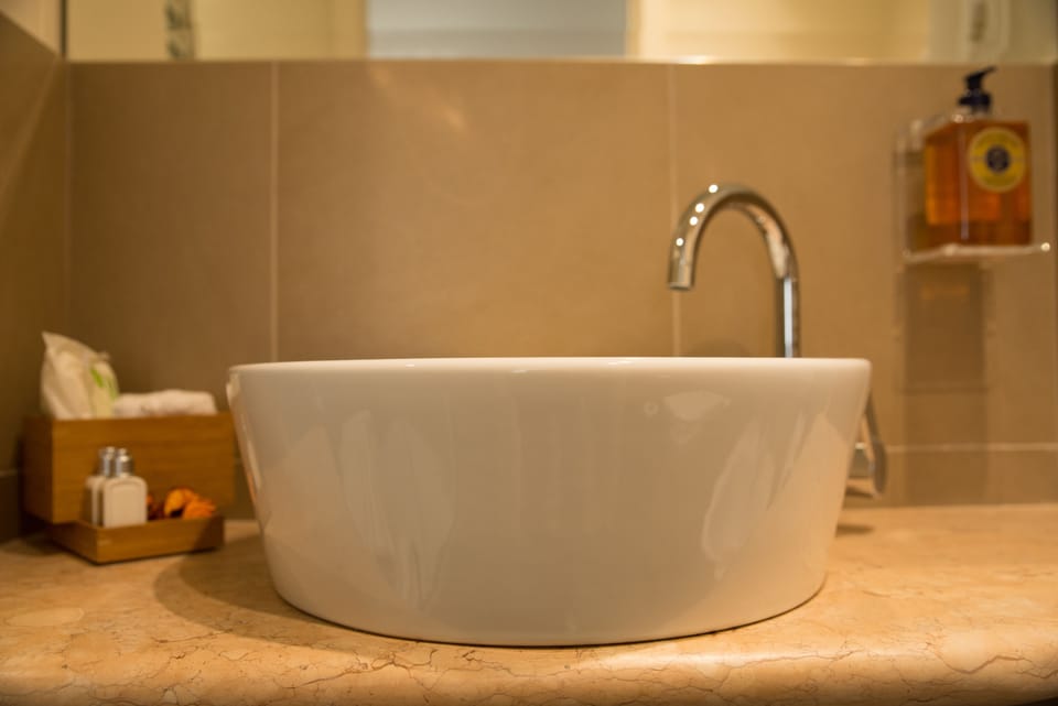 Design Double Room, 1 Bedroom | Bathroom | Shower, rainfall showerhead, free toiletries, hair dryer