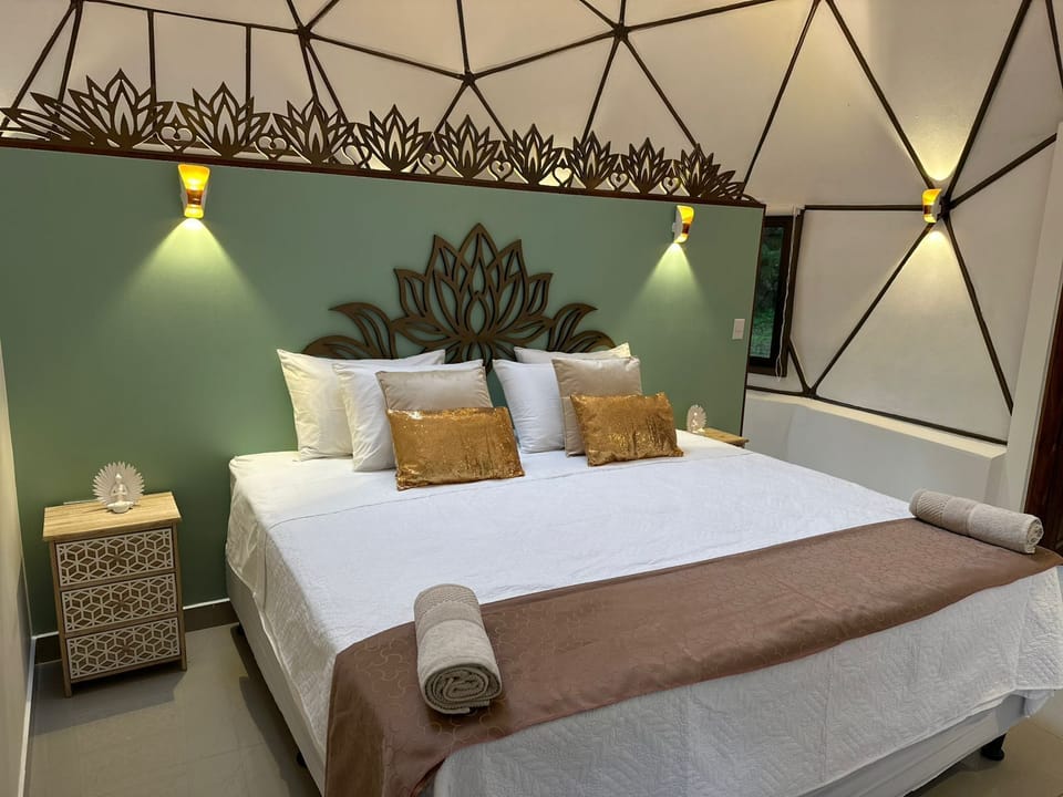 Luxury Cottage, Garden View, Mountainside | Egyptian cotton sheets, premium bedding, pillowtop beds, minibar