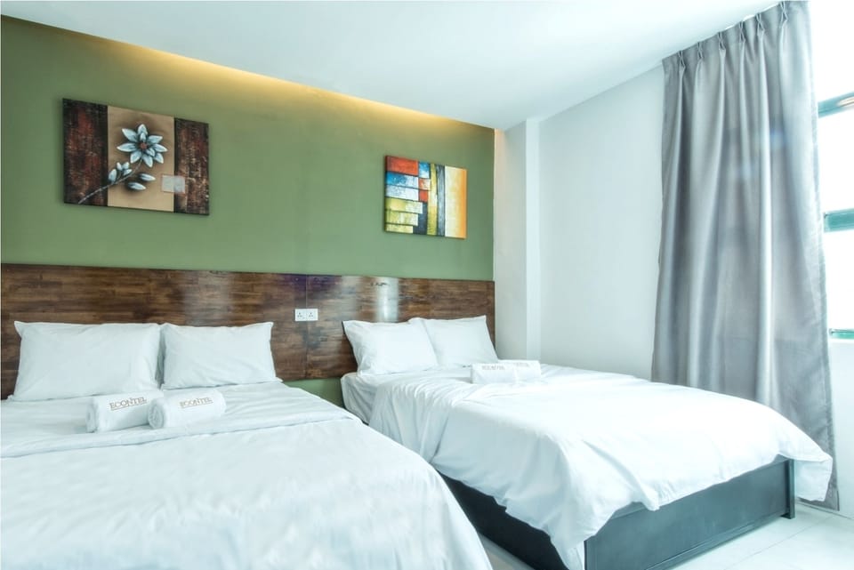 Family Room | Desk, free WiFi, bed sheets