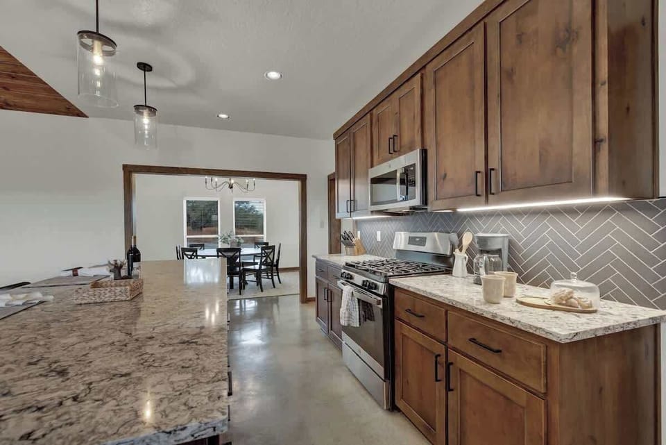 House, Multiple Beds, Patio, Mountain View (303 Knob Creek Ln) | Private kitchen | Coffee/tea maker