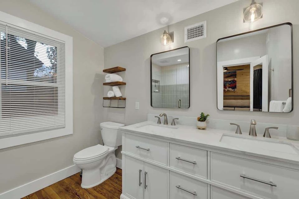 Tolle Haus: W/pool & Firepit-walk to Schlitterbahn, Comal Chutes & Downtown! House in New Braunfels