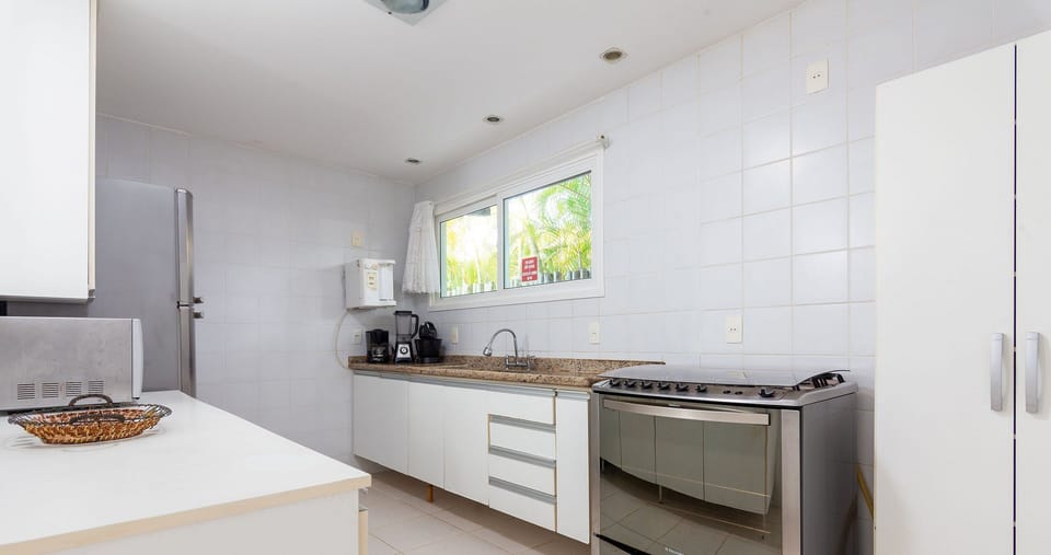 Deluxe House, 4 Bedrooms, Private Pool | Private kitchen | Fridge, microwave, oven, stovetop