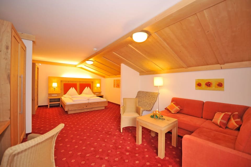 Family Suite (2 Adults, 3 Children) | In-room safe, desk, free WiFi, bed sheets