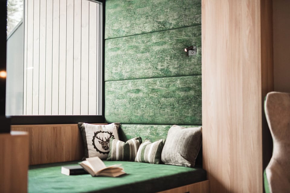 Junior Suite | In-room safe, desk, free WiFi, bed sheets