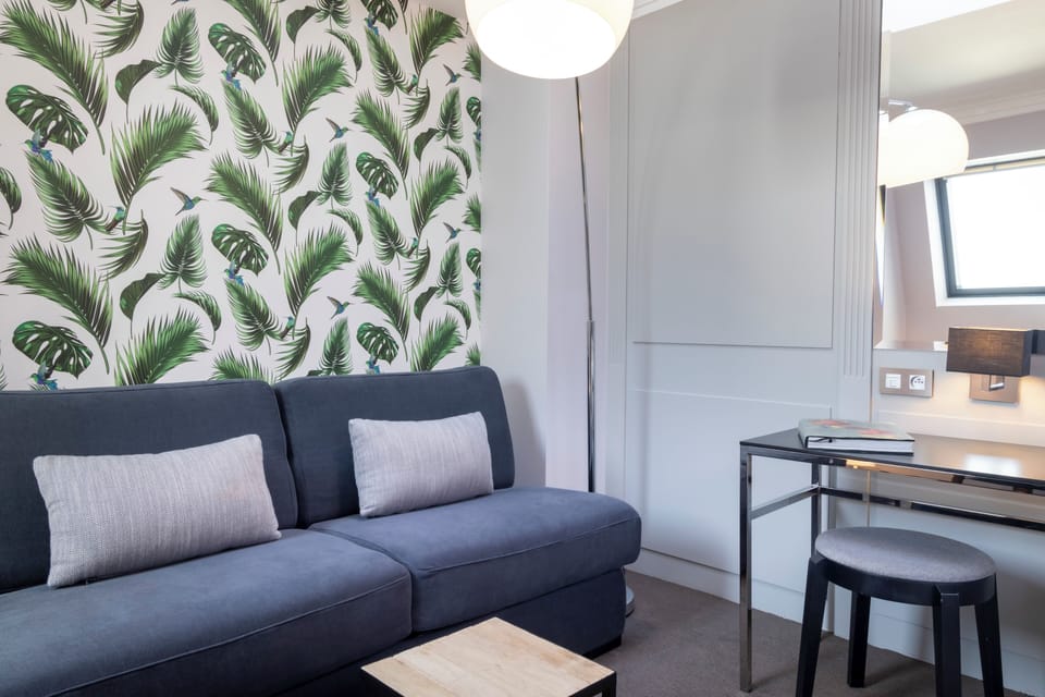Junior Suite with access spa | Premium bedding, in-room safe, desk, soundproofing