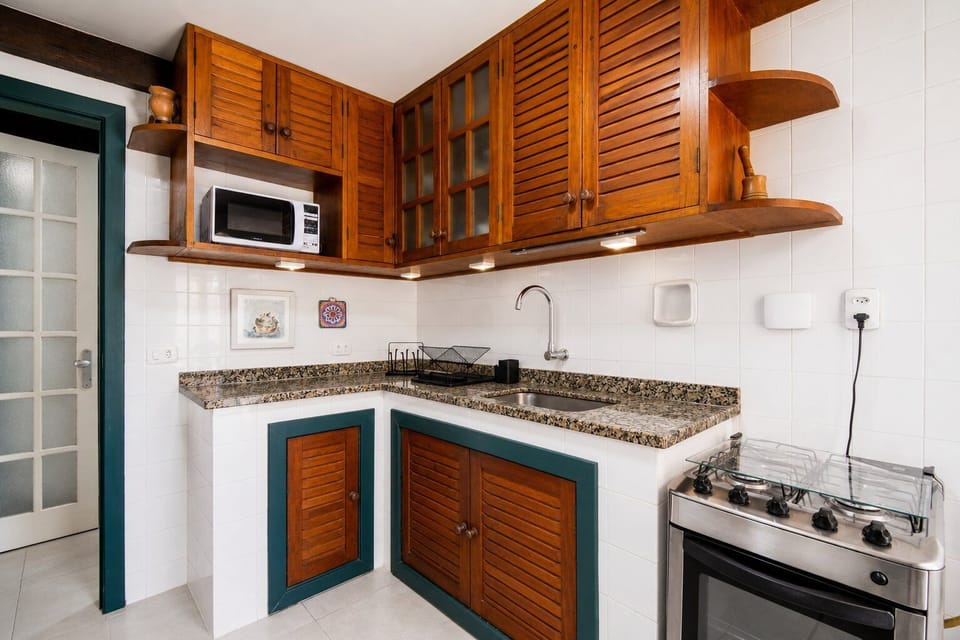 Deluxe House, 4 Bedrooms, Private Pool | Private kitchen | Fridge, microwave, oven, stovetop