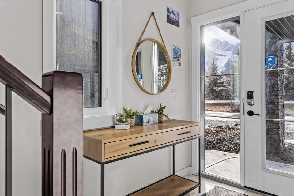 Townhome, Mountain View | Living area | Smart TV, fireplace