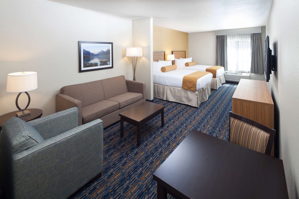 Junior Suite, Multiple Beds | Iron/ironing board, rollaway beds, free WiFi, bed sheets