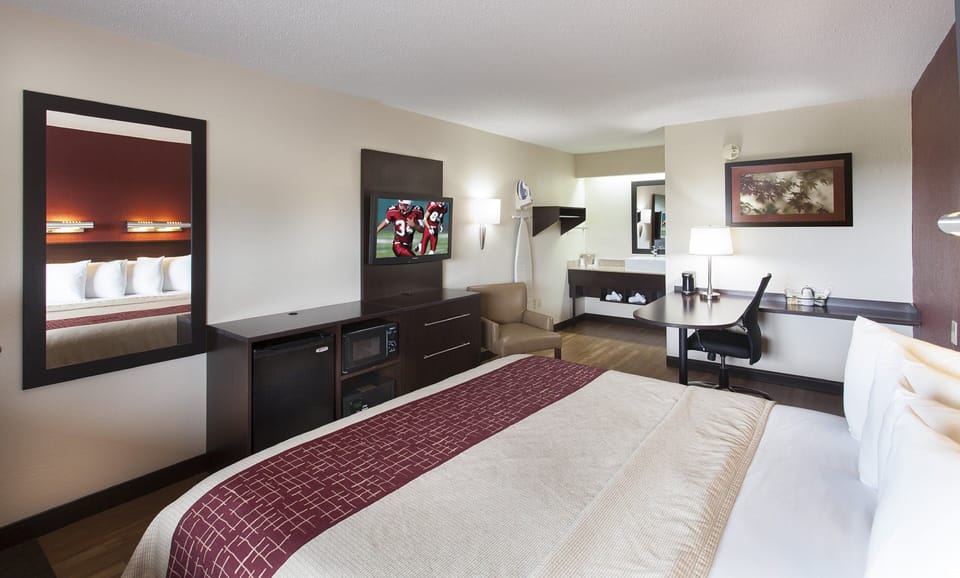 Superior Room, 1 King Bed (Smoke Free) | Premium bedding, in-room safe, desk, laptop workspace