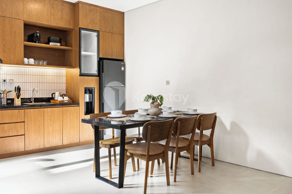 Villa, 3 Bedrooms, Resort View | Dining room