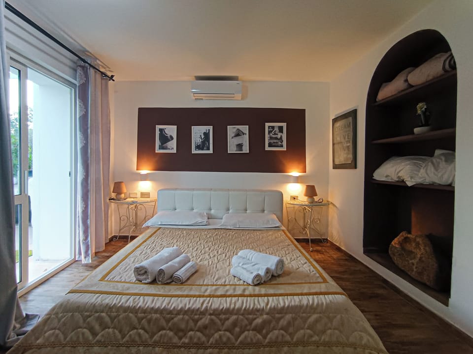 Deluxe Double Room, Garden View | Soundproofing, free WiFi
