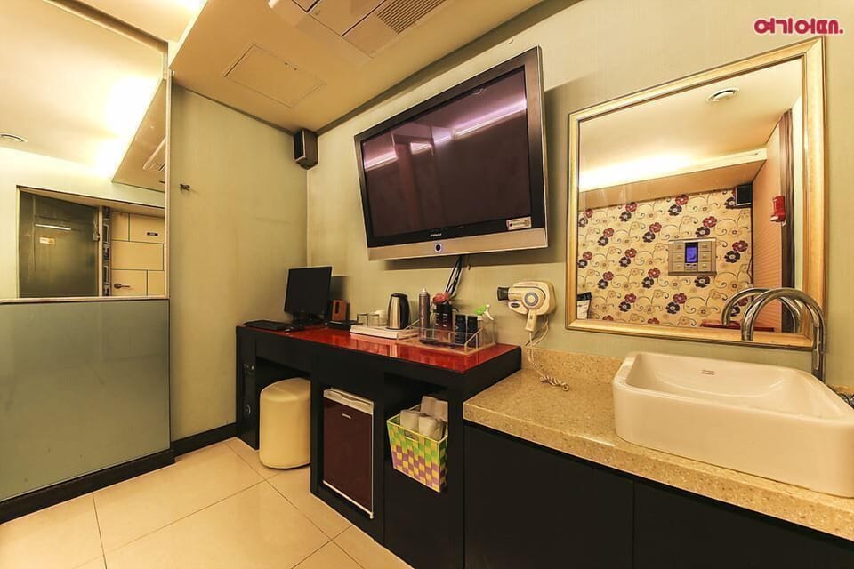 Room amenity