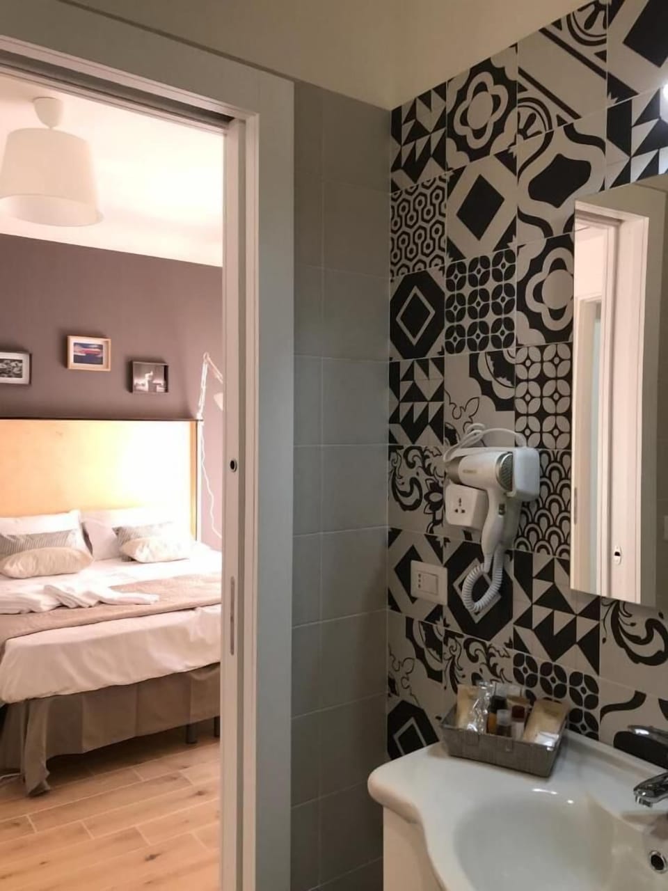 Classic Triple Room | Bathroom | Shower, hair dryer, towels, soap