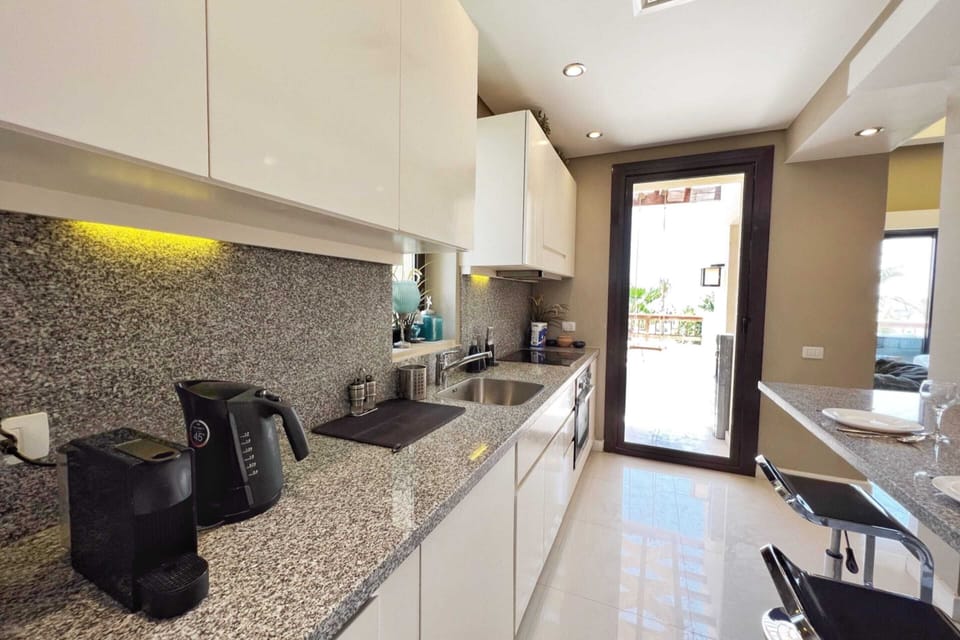 Basic Villa | Private kitchen | Fridge, microwave, oven, stovetop