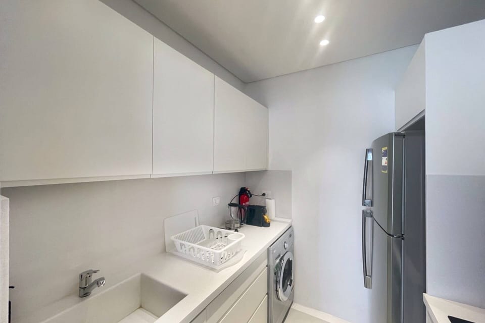 Basic Apartment | Private kitchen | Fridge, microwave, oven, stovetop