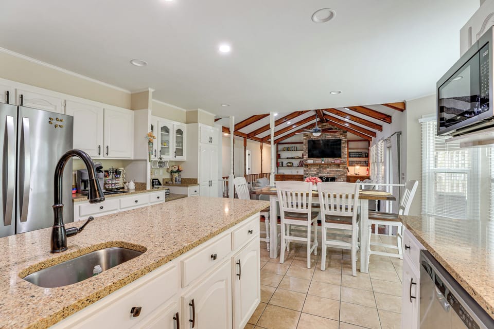 House (3 Bedrooms) | Interior