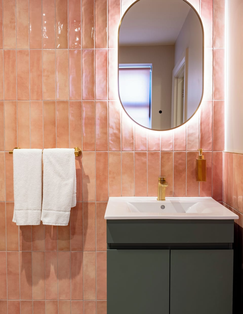 Shower, hair dryer, heated floors, towels