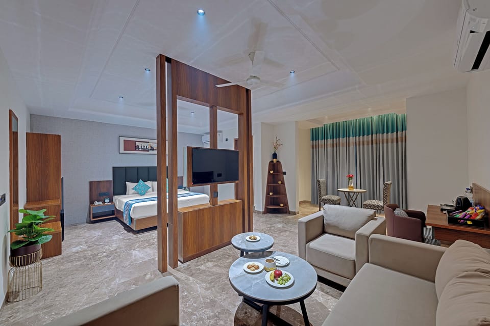 Suite | Premium bedding, memory foam beds, minibar, in-room safe