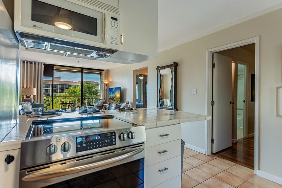 Condo, 2 Bedrooms | Private kitchen | Fridge, oven, coffee/tea maker, toaster