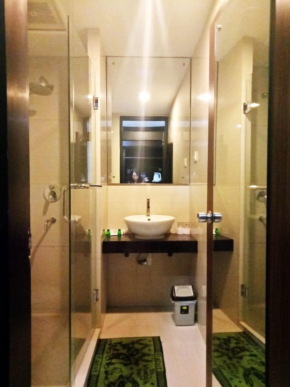 Deluxe Double or Twin Room | Bathroom | Deep soaking tub, free toiletries, towels