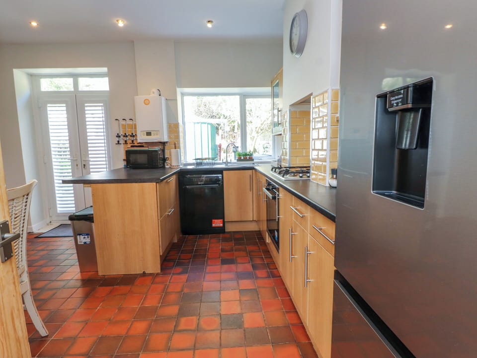 Dishwasher, cookware/dishes/utensils