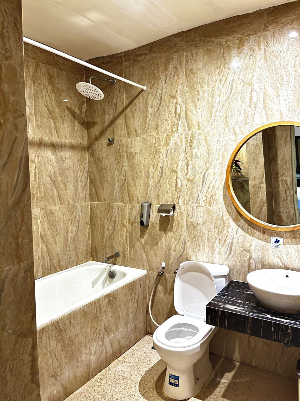 Junior Suite | Bathroom | Shower, towels, soap, toilet paper