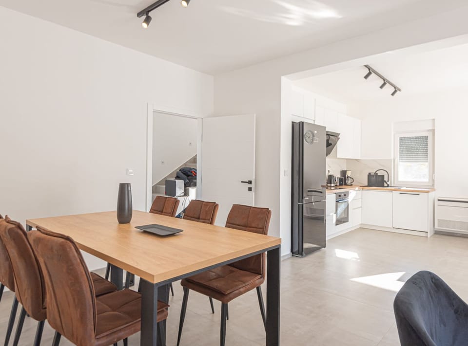 House (Three Bedroom Holiday Home) | Dining room